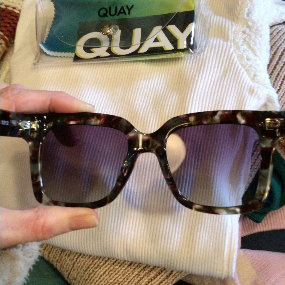 NEW! Rare Quay ICY polarized green sunglasses